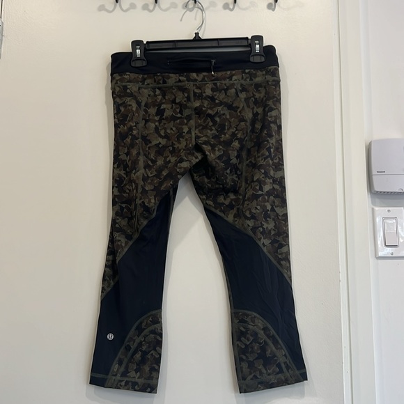 Cropped lululemon leggings. - Picture 4 of 6
